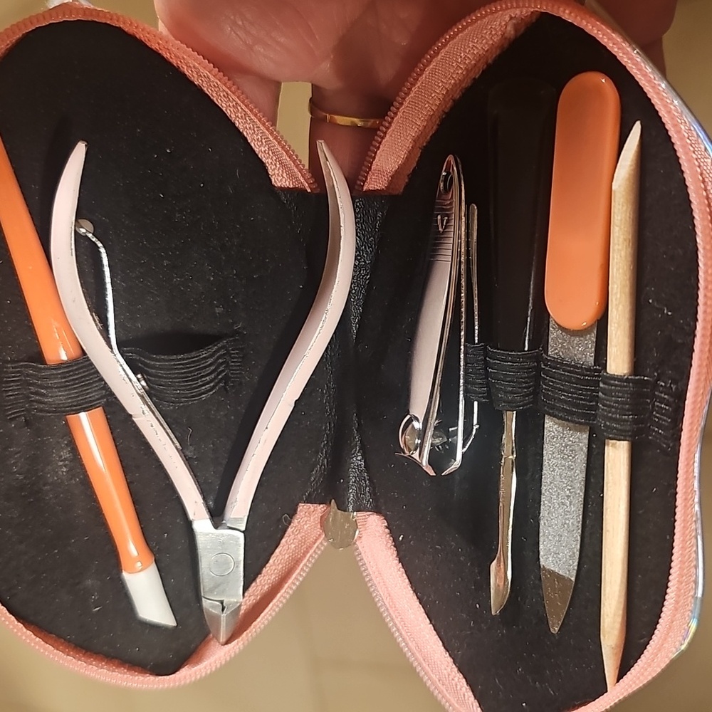 Manicure Kit - Picture 2 of 2